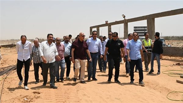 نائب وزيرة الإسكان يتفقد مشروعات بالعاشر من رمضان