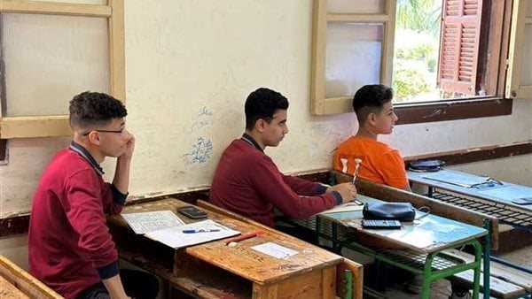 ورق امتحان الفيزياء للدبلومات الفنية يتداول والتعليم تحقق في الأمر