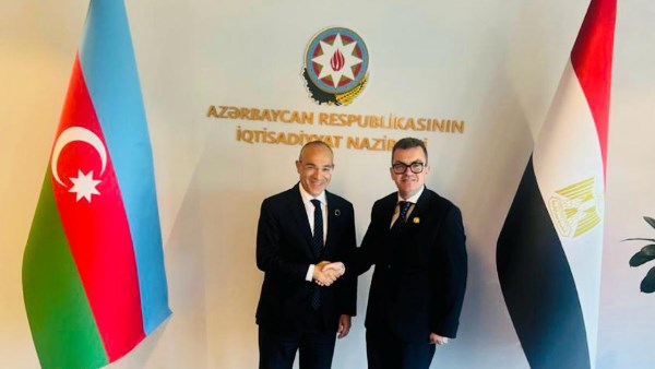 وزير التخطيط يبحث التكامل الإقليمي مع وزير الاقتصاد الأذربيجاني والابتكار المالي مع صندوق الأمم المتحدة