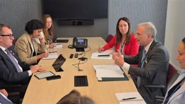 وزير التخطيط يناقش في باريس استضافة مصر لاجتماع OECD