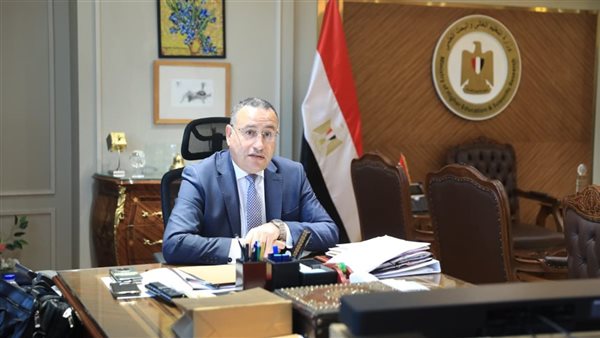 وزير التعليم العالي يشيد بمركز تميز لصناعة أشباه الموصلات
