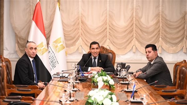 وزير الشباب والرياضة يجتمع مع الفارس سامح الدهان