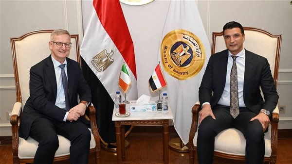 وزير الصناعة يناقش مع سفير أيرلندا تعزيز الاستثمار في مصر