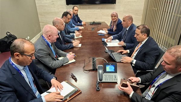 وزير العمل يناقش تعزيز التعاون مع الجزائر والسودان في جنيف