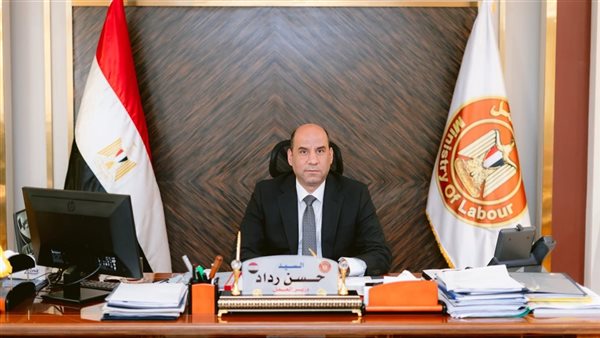 وزير العمل يوافق على صرف 1.29 مليون جنيه لـ381 عاملًا غير منتظم