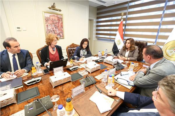 وزيرة التنمية المحلية والبيئة ترأس اجتماع لجنة مشروع الدعم الفني للوزارة