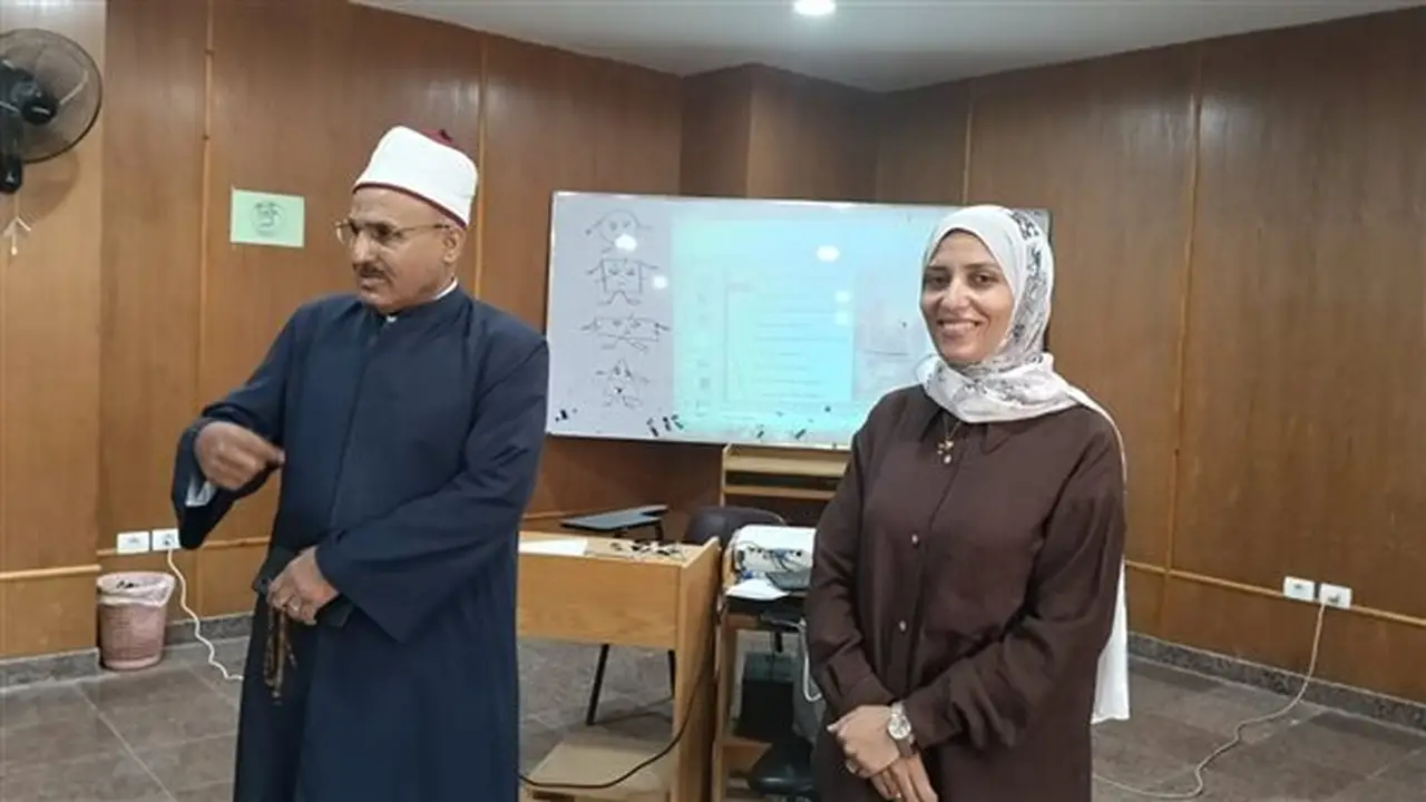رئيس منطقة الإسماعيلية الأزهرية يتفقد البرنامج التدريبي لمعلمي الرياضيات