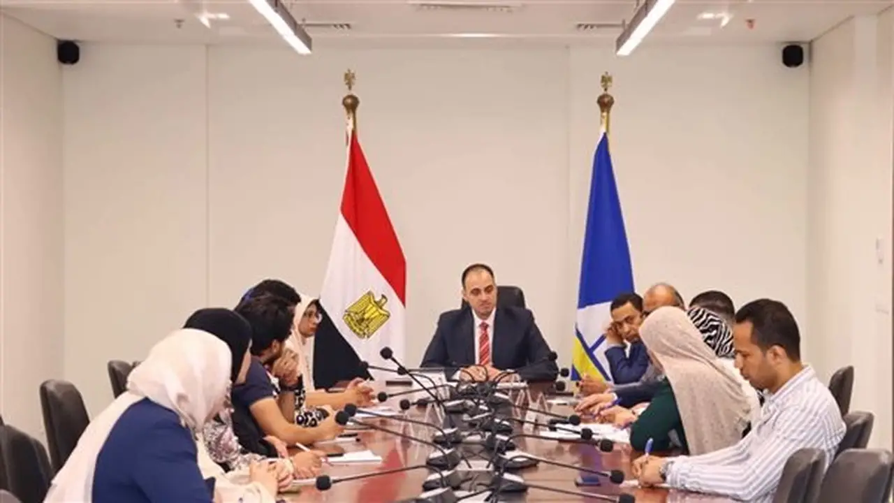 اجتماع حاسم في دمياط لتوفير أراضي التأمين الصحي الشامل وتطوير الوحدات الطبية