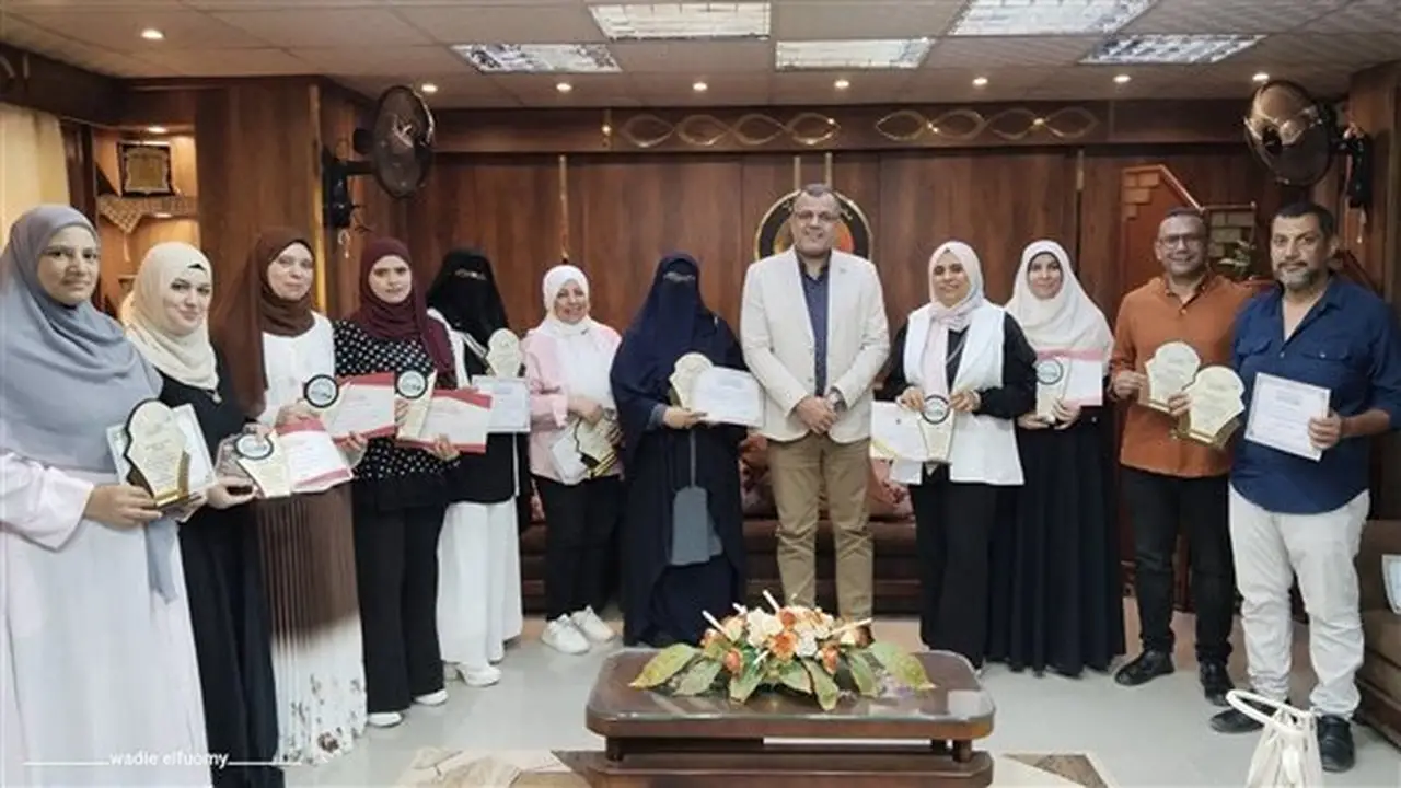 تكريم الفائزين في مسابقة مدرسة صديقة للصحة النفسية بدمياط