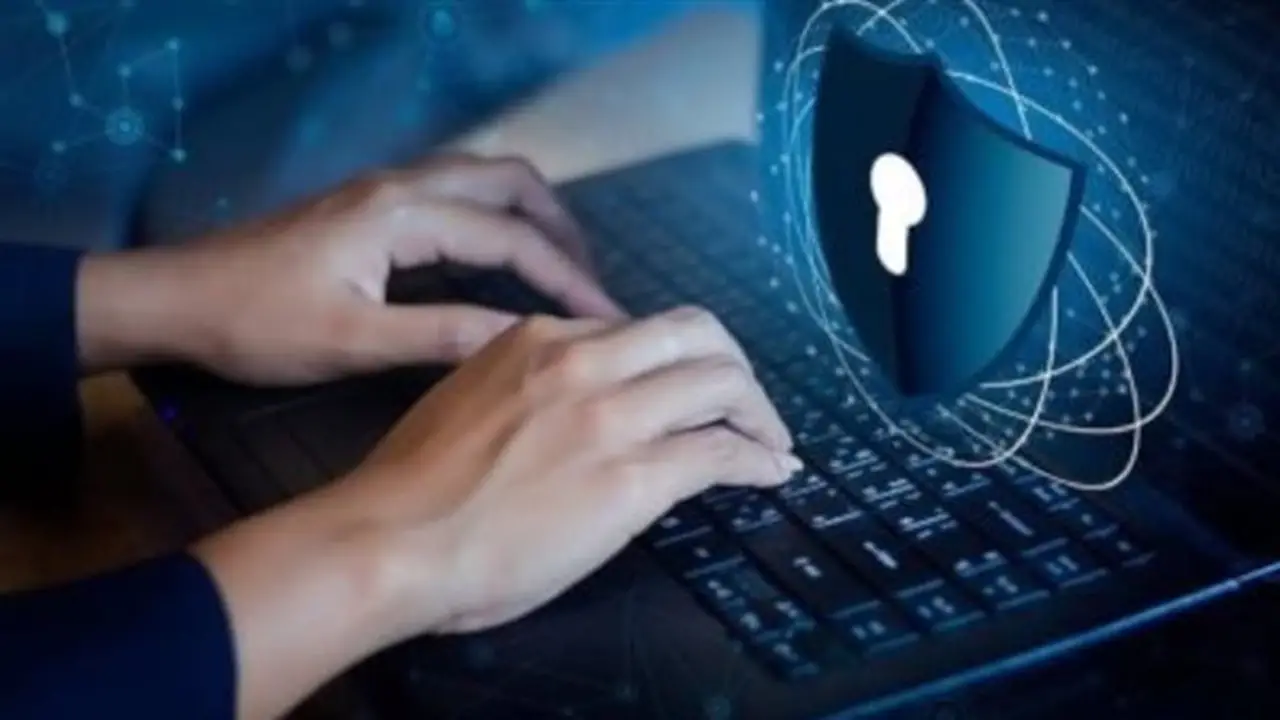 كيف يحميك القانون من اختراقات الشركات والتجارة الرقمية قبل تسرب بياناتك؟