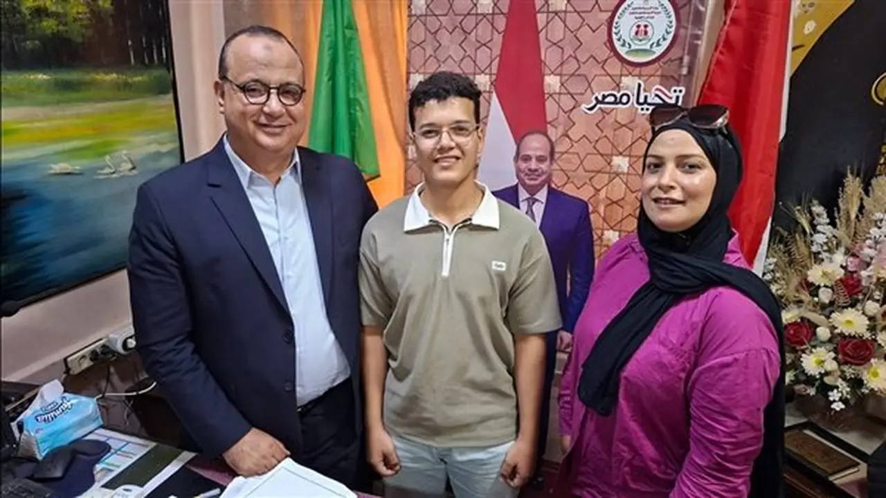 إدارة أجا التعليمية تحتفي بالطالب محمد أيمن بعد تحقيقه المركز السادس على مستوى الجمهورية في الثانوية العامة (فيديو وصور)
