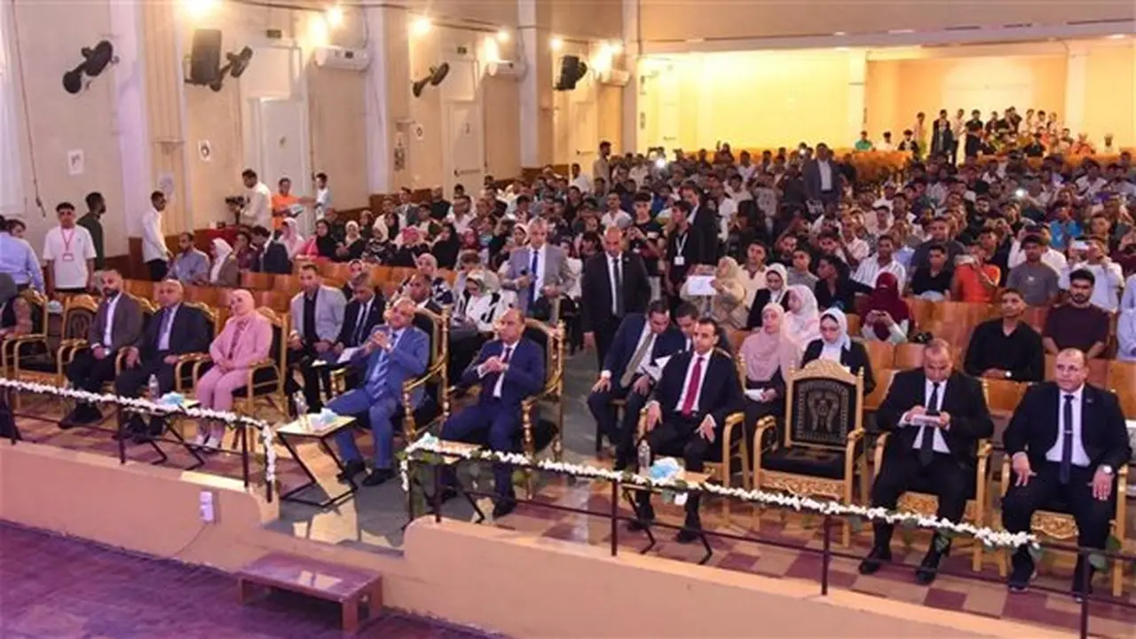 وزير العمل ومحافظ الإسكندرية يوزعان 1329 شهادة إتمام تدريب حرفي