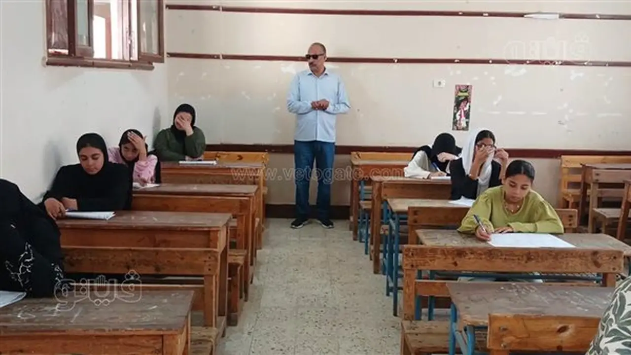 مدير تعليم بني سويف يتفقد لجان امتحانات الدور الثاني للشهادة الإعدادية في يومها الأخير