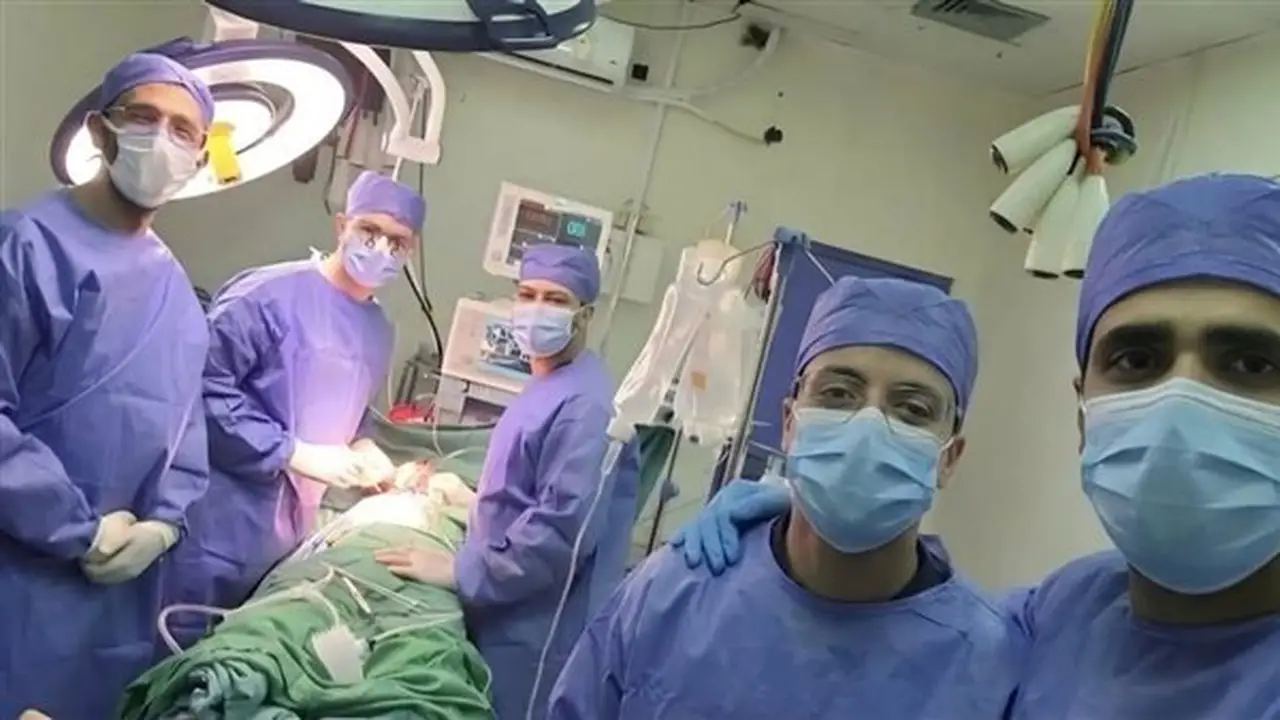 نجاح فريق الطوارئ بجامعة المنصورة في إنقاذ مريض تعرض لطعنة نافذة بالقلب