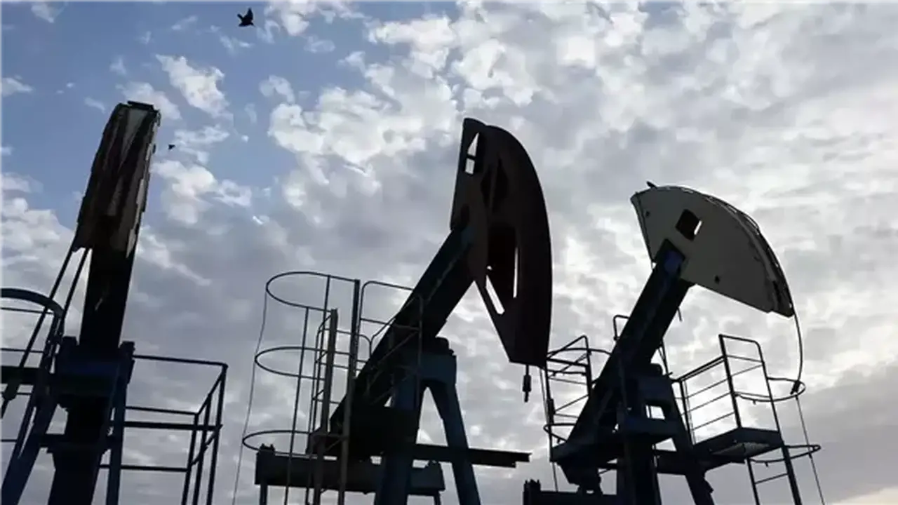 تراجع أسعار النفط بأكثر من دولار مع زيادة الإمدادات وخام برنت عند 88 دولارًا للبرميل