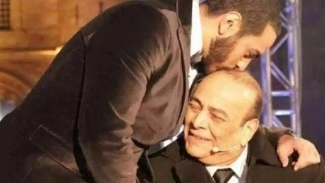 نجوم الفن ينعون والد تامر حسني: رسائل مؤثرة من حماقي ورامي صبري وعمرو مصطفى