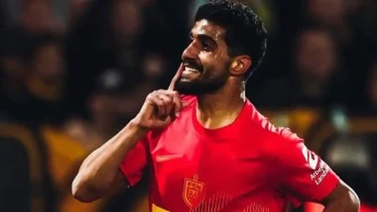 الأهلي يجمد مفاوضاته مع إبراهيم عادل بسبب سقف الرواتب