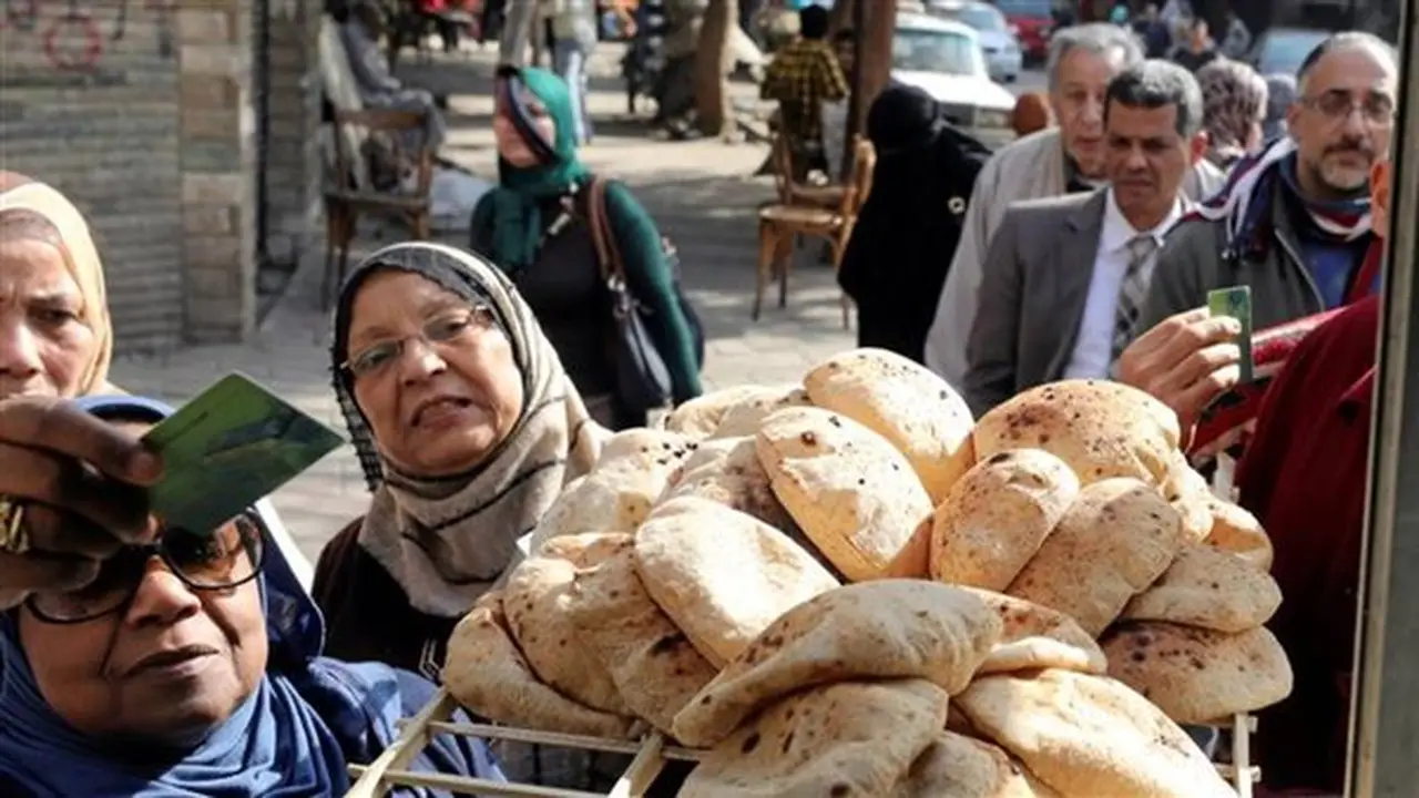 كل ما تحتاج معرفته عن منظومة الخصم المباشر للخبز المدعم: وزارة التموين تؤكد عدم تغيير سعر أو وزن الرغيف والمخابز تعمل بشكل طبيعي