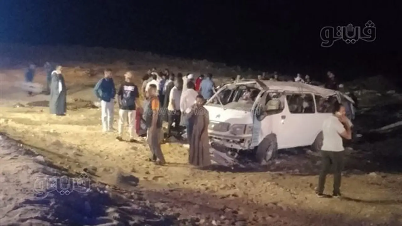 إصابة 11 شخصًا في انقلاب ميكروباص على طريق الخارجة – أسيوط