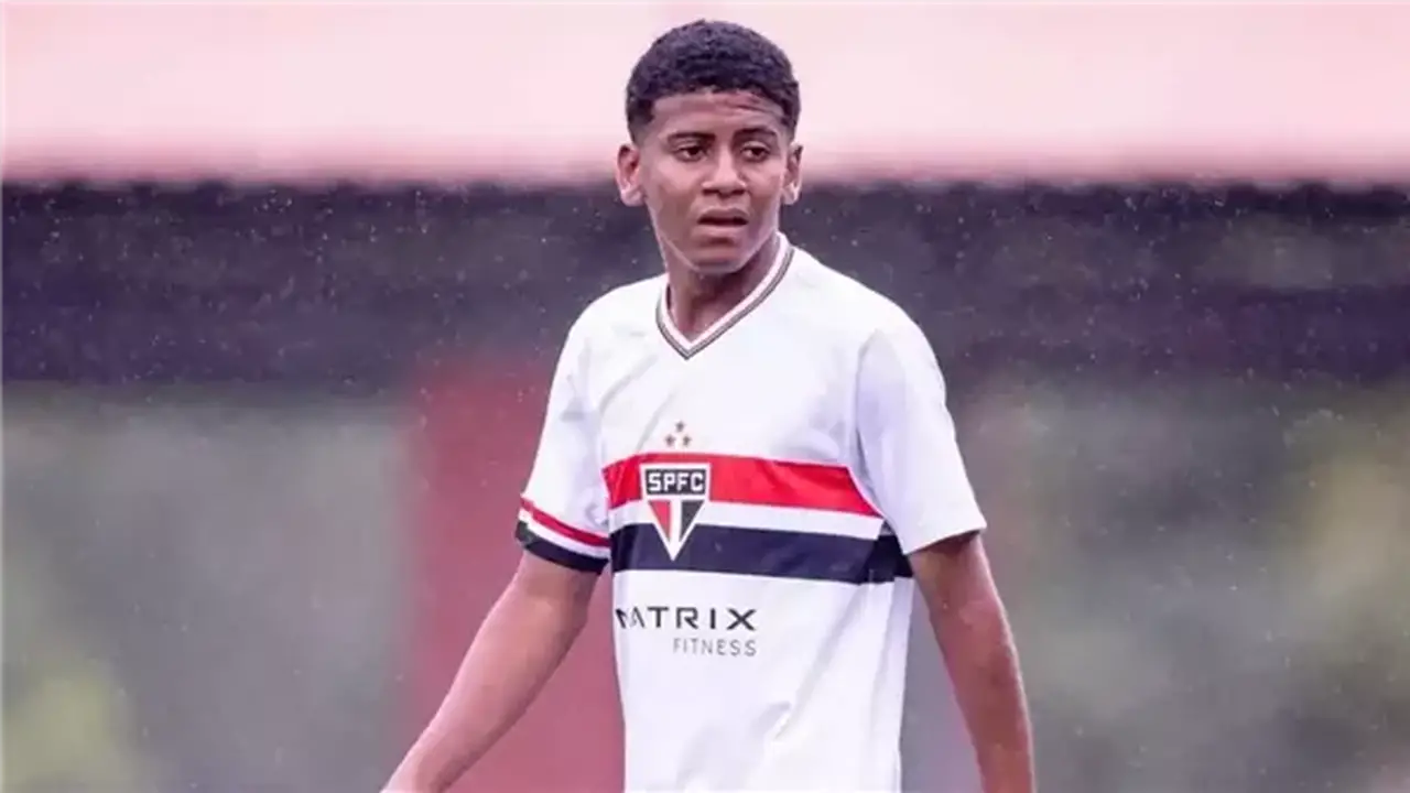 مأساة في عالم كرة القدم: وفاة لاعب برازيلي نتيجة إطلاق نار أثناء بطولة