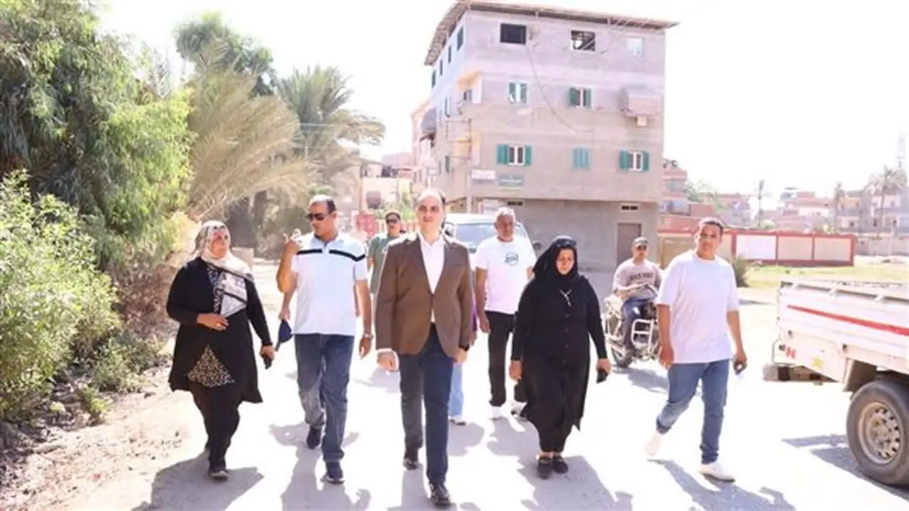 نائب محافظ دمياط يتفقد مواقع مقترحة لإنشاء أسواق حضارية ومواقف سيارات