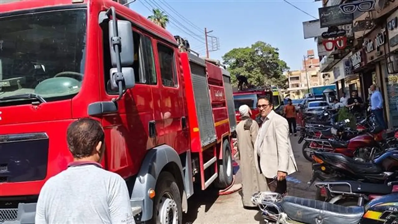 الحماية المدنية تواصل جهودها للسيطرة على حريق بمصنع تنر غرب الإسكندرية