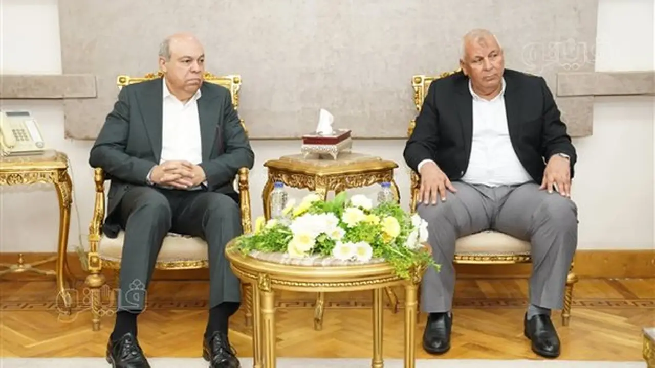 محافظ مطروح ووزير الطيران المدني يبحثان تنشيط الحركة الجوية والسياحية بالمحافظة