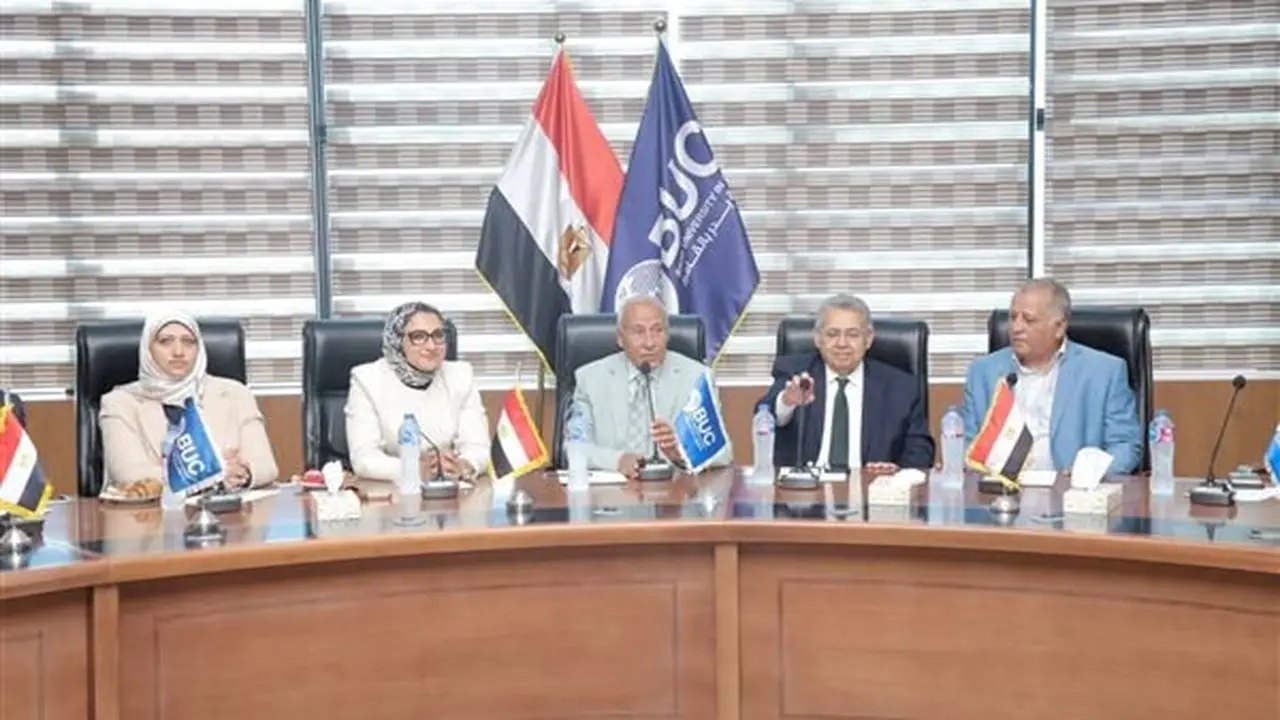 إنشاء مدرسة تمريض تطبيقية جديدة في الخارجة وتوفير 12 منحة جامعية لأبناء الوادي الجديد