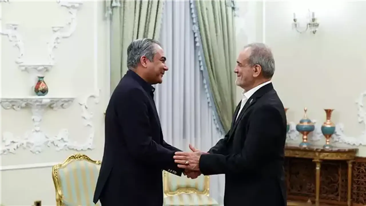 لقاء بيزشكيان ونقوي في طهران: مساعٍ باكستانية لإحياء مفاوضات أمريكا وإيران