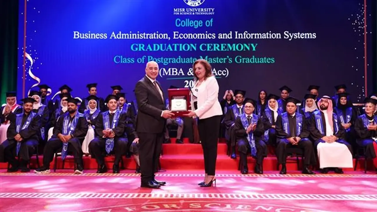 جامعة مصر للعلوم والتكنولوجيا تحتفل بتخرج دفعة جديدة من MBA وتفتح آفاقًا واسعة لقيادات المستقبل (صور)