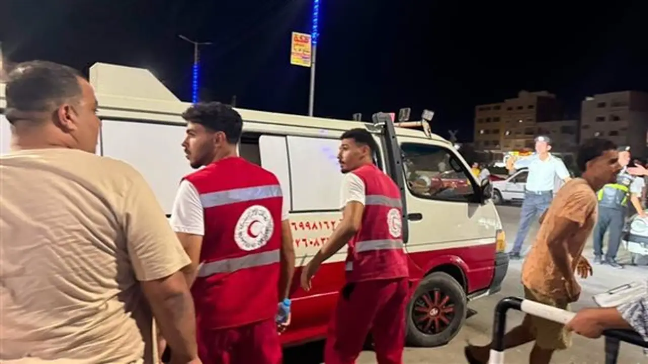 الهلال الأحمر يدعم أسر ضحايا حادث الإسماعيلية ويقدم الإسعافات خلال تشييع الجثامين