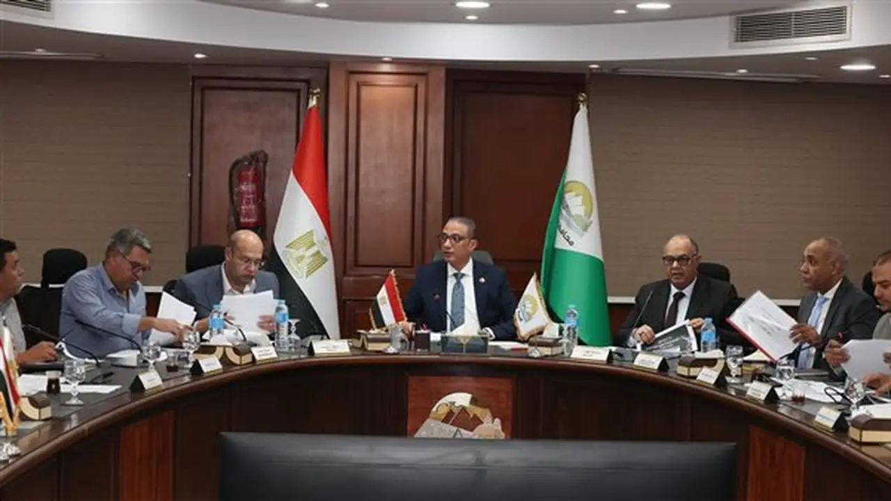محافظ الجيزة يتابع تقنين أوضاع التعديات على أراضي الدولة