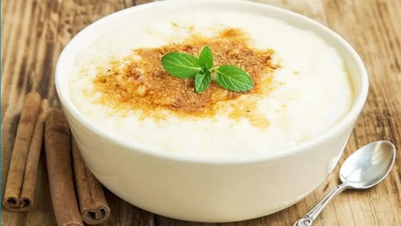 طريقة تحضير الرز بلبن بالكريم شانتيه: حلا صيفي مميز