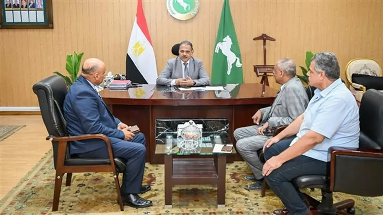 محافظ الشرقية يهنئ مدير المديرية المالية الجديد ويؤكد على أهمية تحسين الأداء
