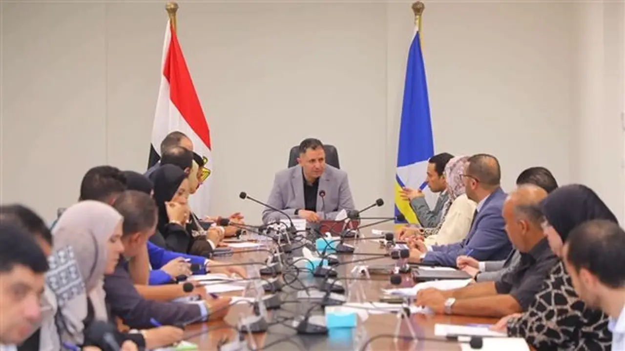 محافظ دمياط يتابع مستجدات التأمين الصحي الشامل خلال اجتماع موسع