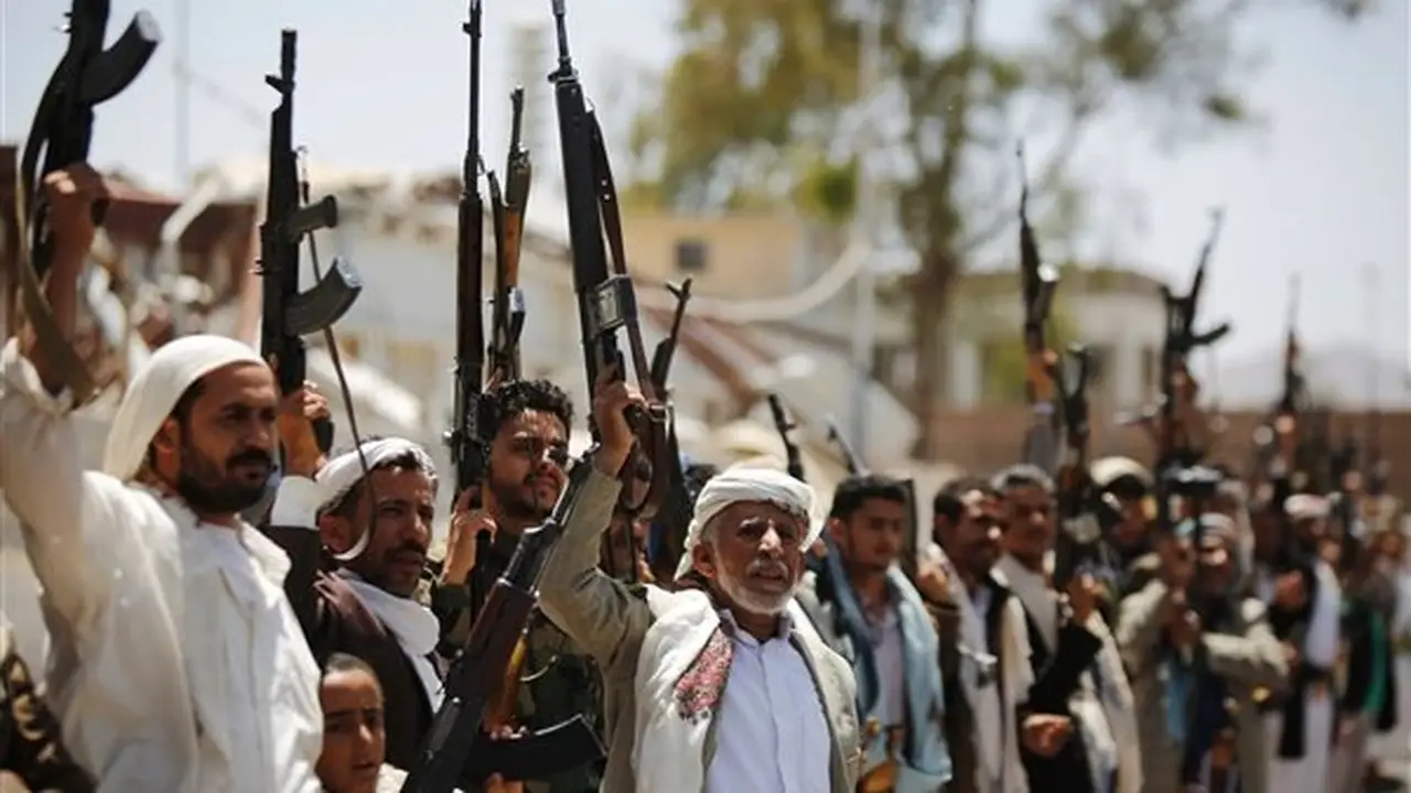 الجيش اليمني يستهدف مواقع الحوثيين بالطائرات المسيرة غربي البلاد