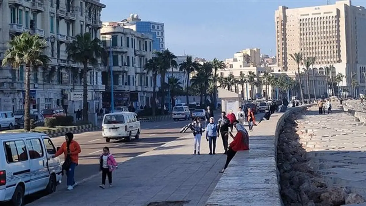 ارتفاع درجات الحرارة في القاهرة والصعيد: تحذيرات من موجة حر شديدة