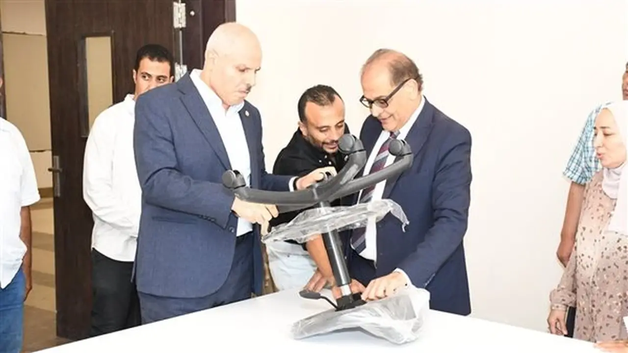 رئيس جامعة قناة السويس يتفقد معامل الإسماعيلية الأهلية ويؤكد على تطوير التعليم الطبي