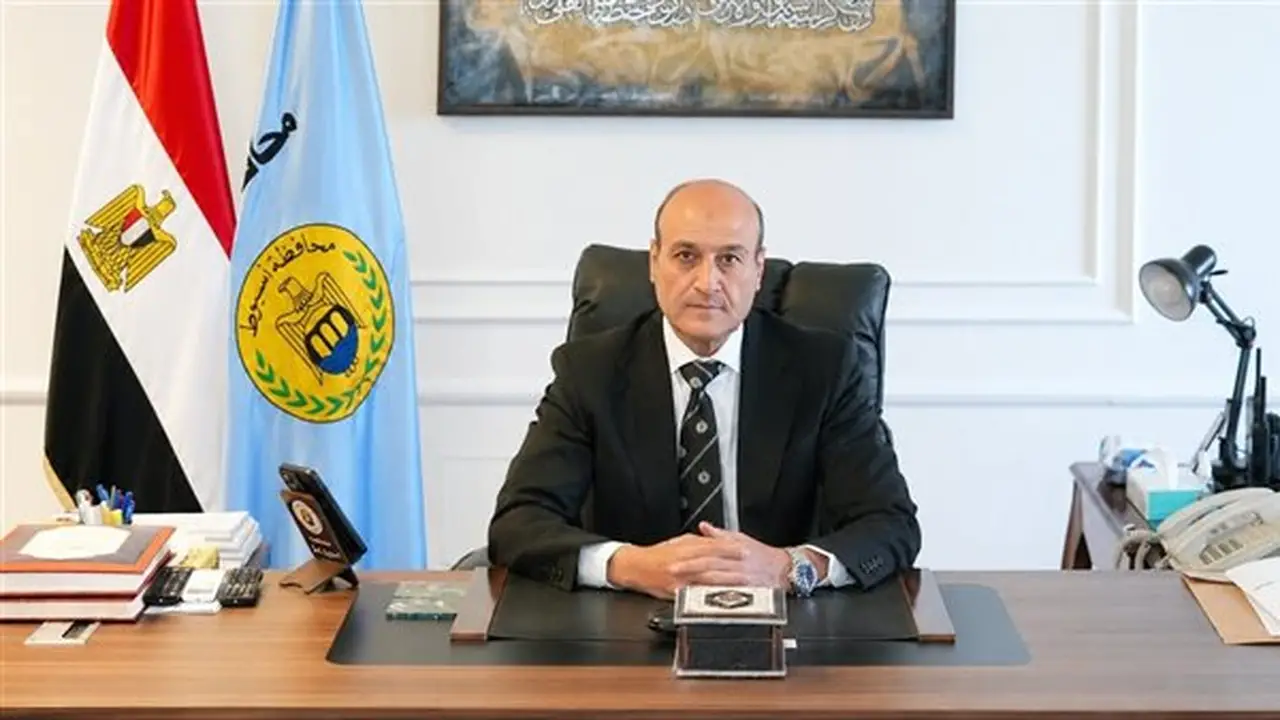 محافظ أسيوط يوجه بتوفير الرعاية الطبية الشاملة للطفل محمود شادي