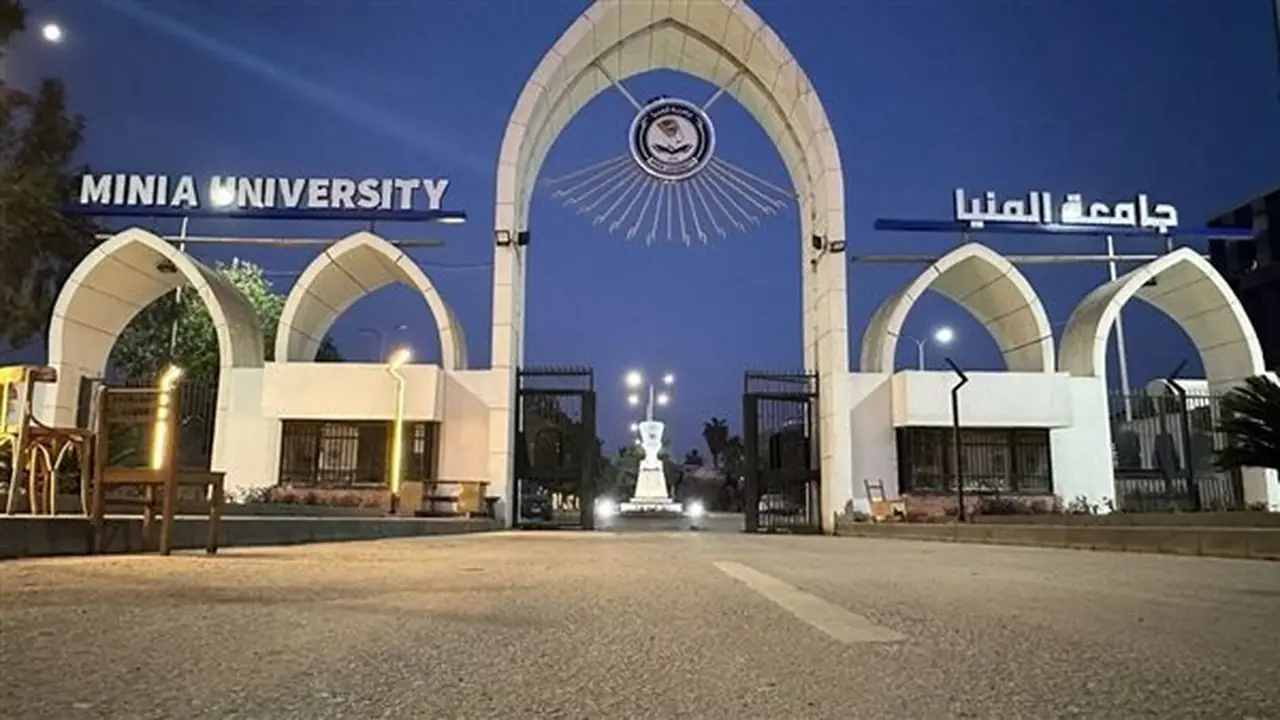جامعة المنيا تطلق مبادرات للتحول إلى جامعة خضراء عبر الطاقة الشمسية وإعادة تدوير المخلفات