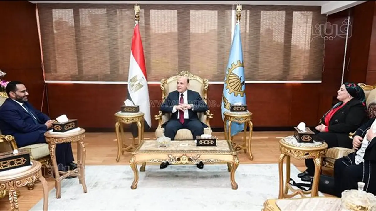 محافظ الغربية يبحث دعم المبادرات الطبية مع مساعد وزير الصحة لتعزيز الخدمات الصحية