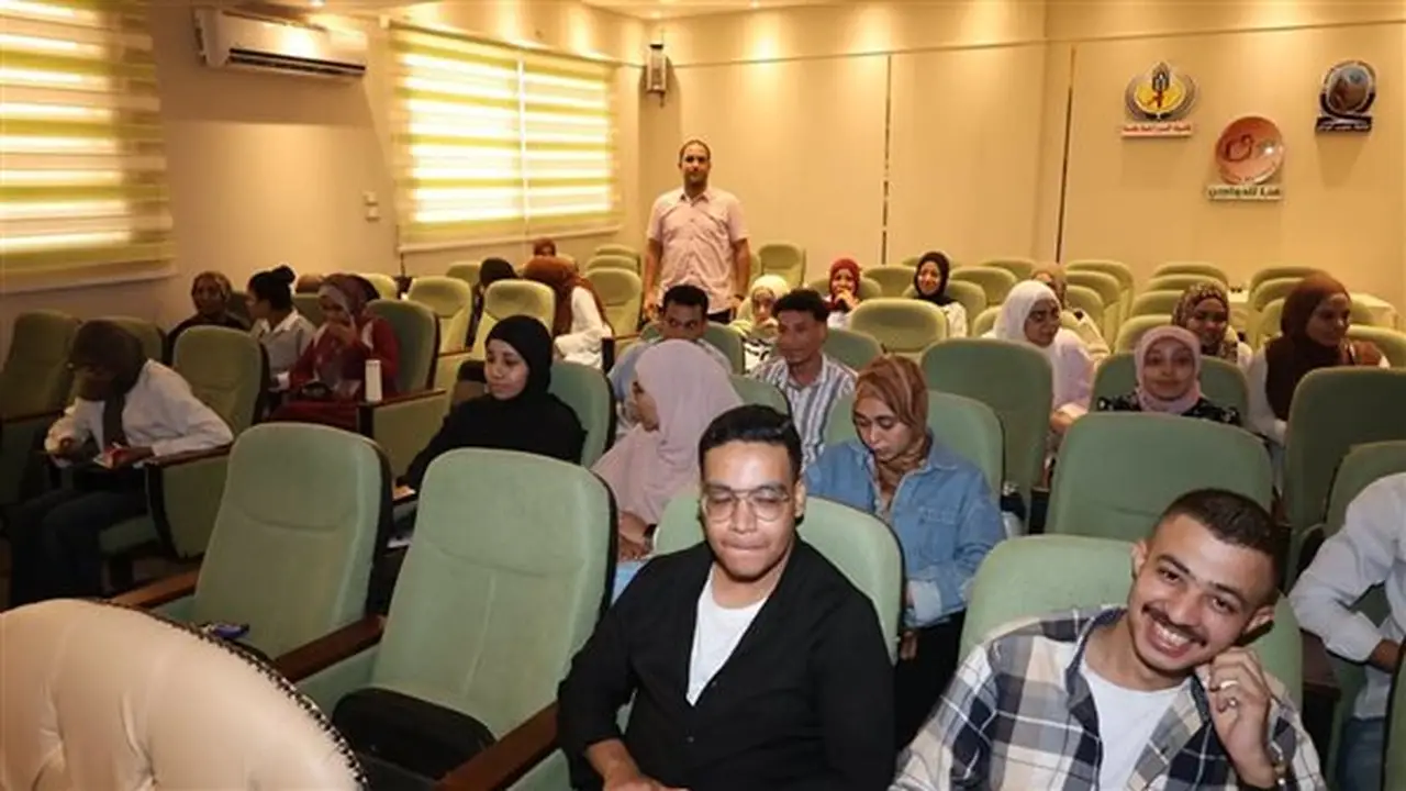 جامعة قنا تختتم فعاليات هاكاثون إدارة المخلفات (صور)