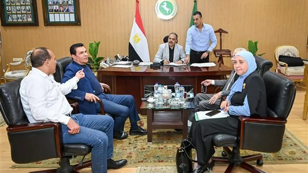 محافظ الشرقية يجتمع بأعضاء مجلسي الشيوخ والنواب لمناقشة مطالب المواطنين