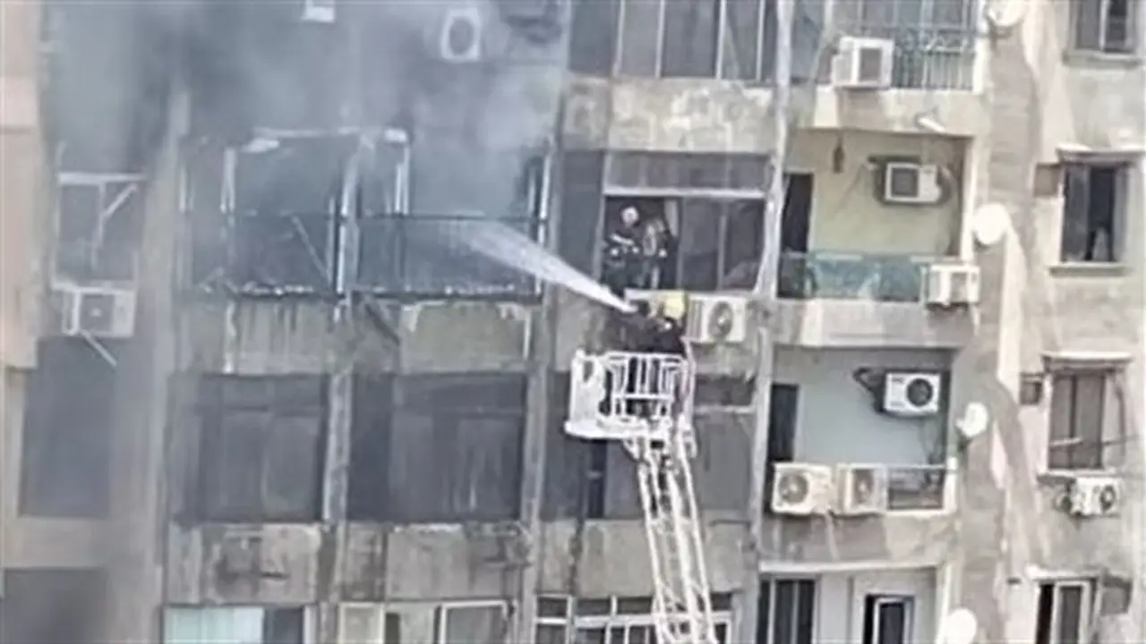 اندلاع حريق في شقة سكنية في فيصل و5 سيارات إطفاء تتدخل (فيديو وصور)