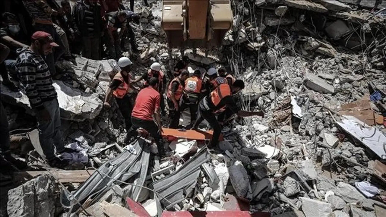 استشهاد شخصين وإصابة آخرين في غارات إسرائيلية على غزة