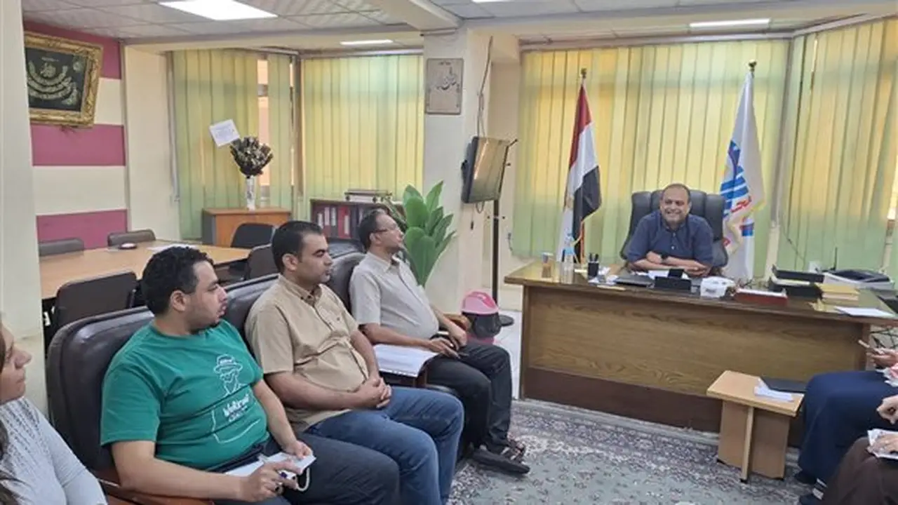 اجتماع وكيل صحة قنا مع مسؤولي الطب العلاجي ومديري المستشفيات لمتابعة الخدمات الصحية