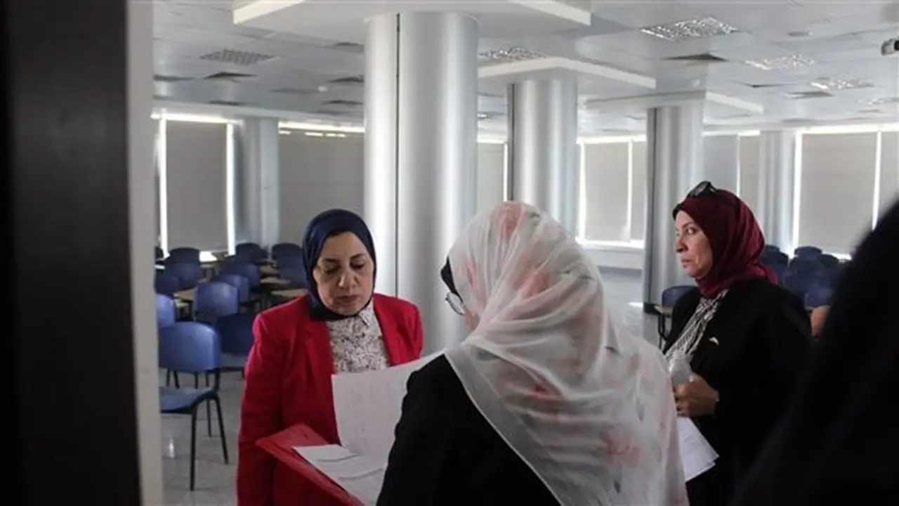 لجنة قطاع الدراسات الصيدلية تتابع تجهيزات كلية الصيدلة بجامعة بنها في العبور