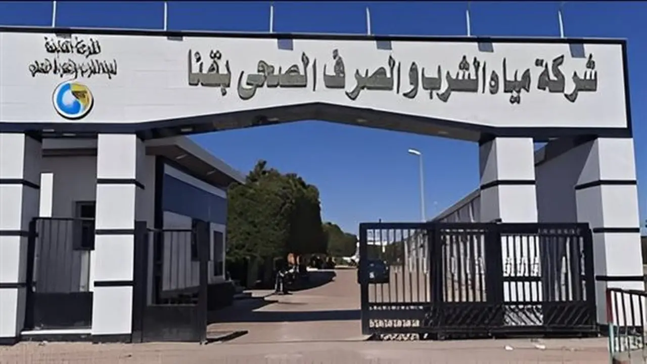 محافظ قنا يستجيب لشكاوى الأهالي وينهي أزمة تجمعات مياه الصرف الصحي خلف المستشفى العسكري