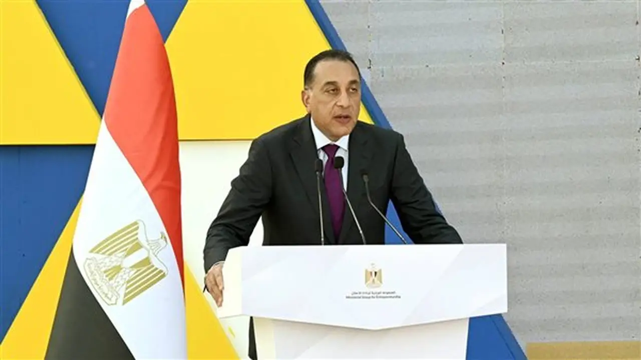 الحكومة توقف تعيينات الوظائف القيادية مؤقتًا باستثناء الضرورة القصوى