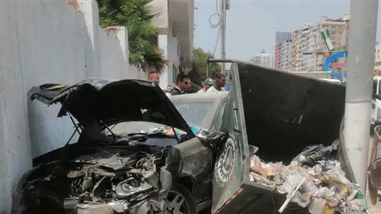 مصرع عامل نظافة إثر صدمه بسيارة ملاكي صعدت الرصيف في المنصورة